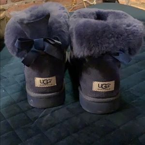 Uggs with bow - navy
